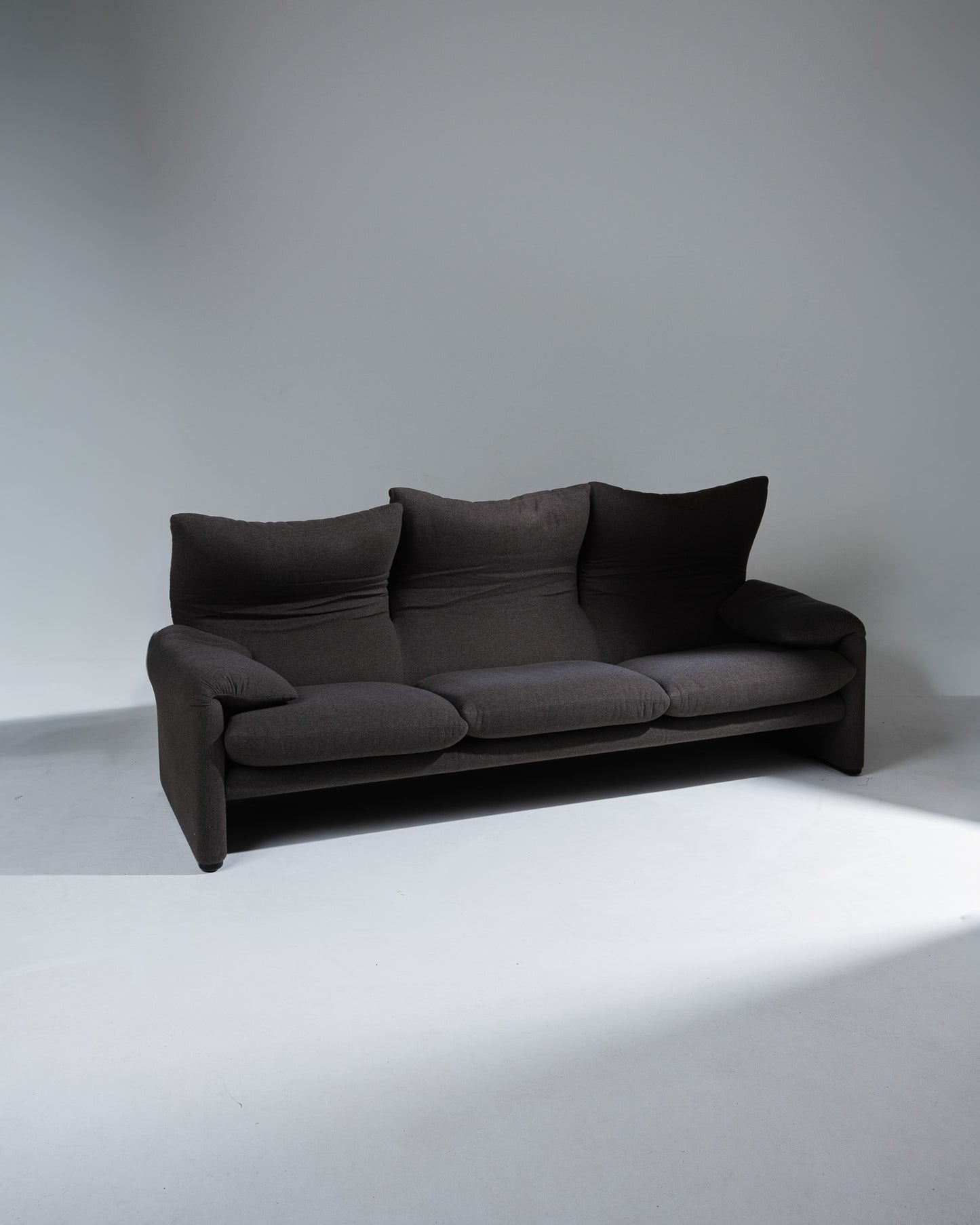 MARALUNGA GRAY SOFA, VICO MAGISTRETTI, 1970s