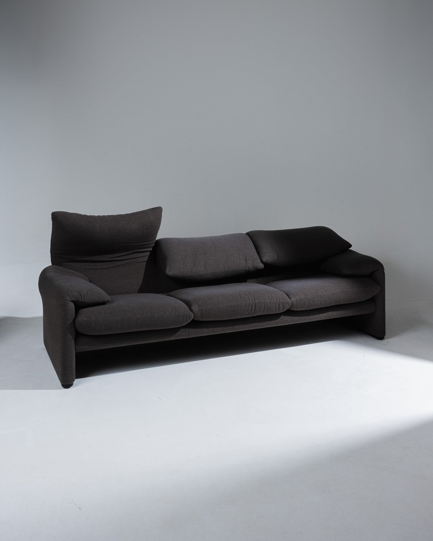 MARALUNGA GRAY SOFA, VICO MAGISTRETTI, 1970s