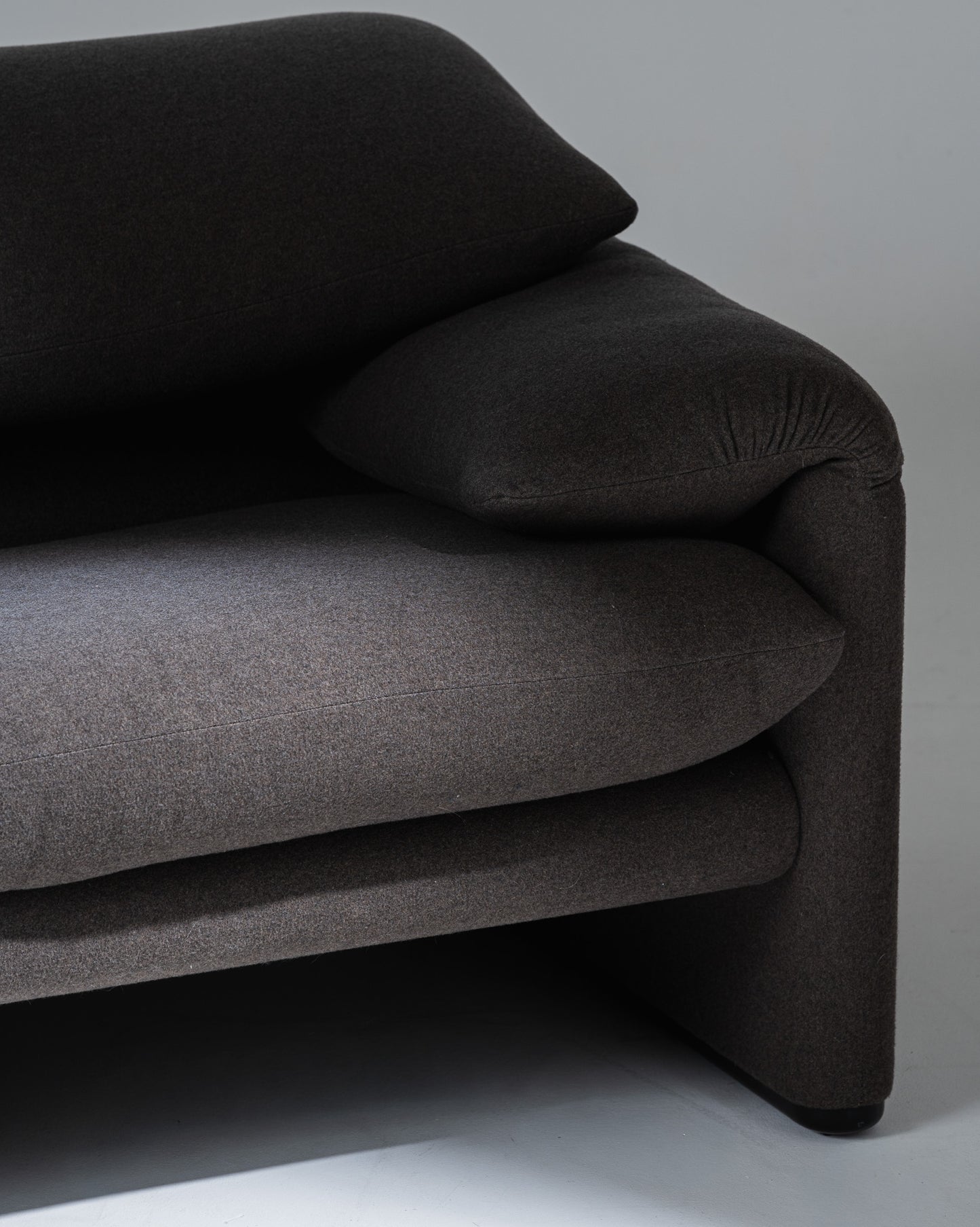 MARALUNGA GRAY SOFA, VICO MAGISTRETTI, 1970s