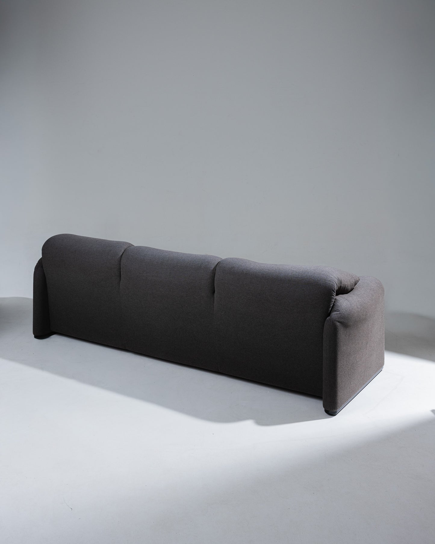 MARALUNGA GRAY SOFA, VICO MAGISTRETTI, 1970s