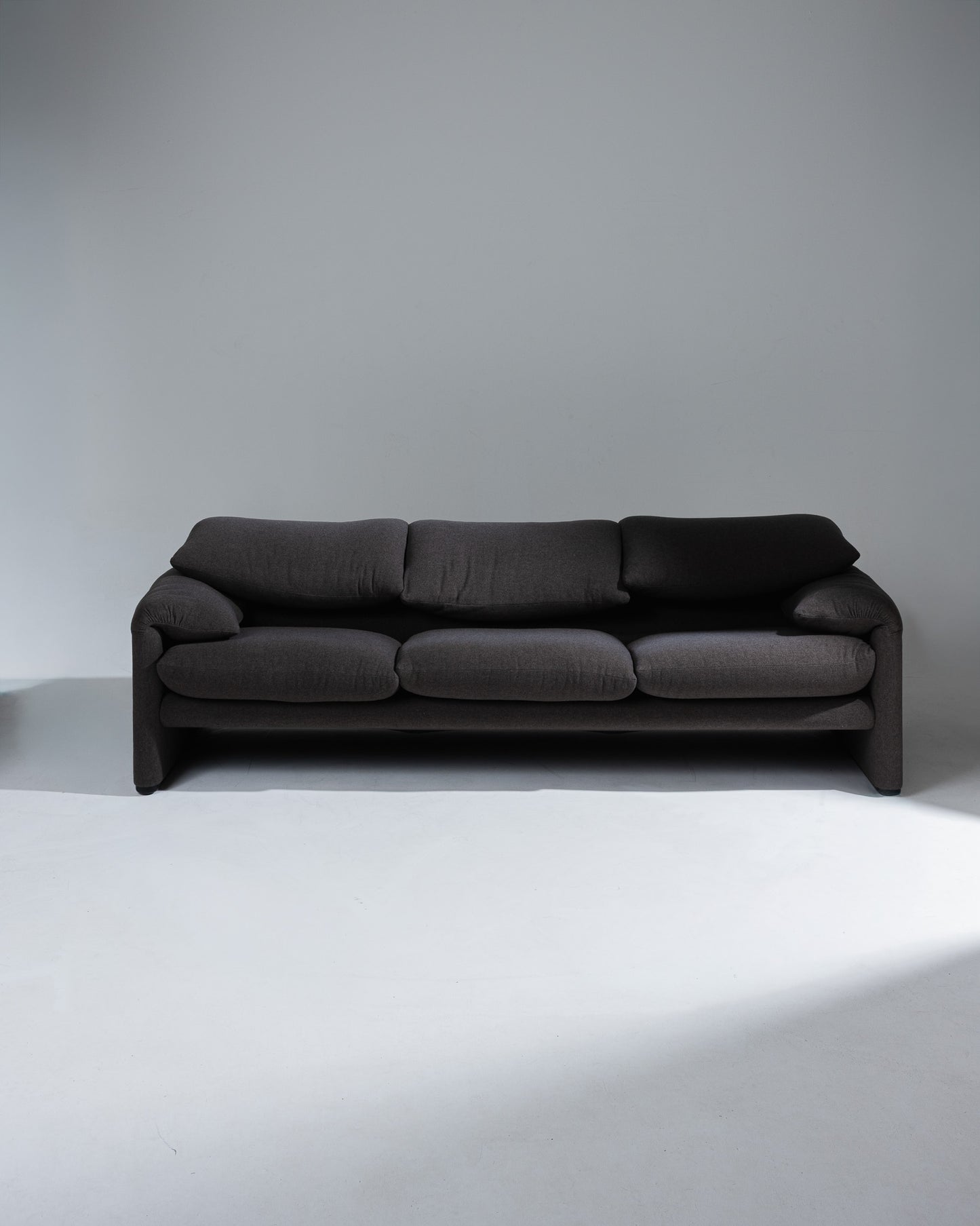 MARALUNGA GRAY SOFA, VICO MAGISTRETTI, 1970s