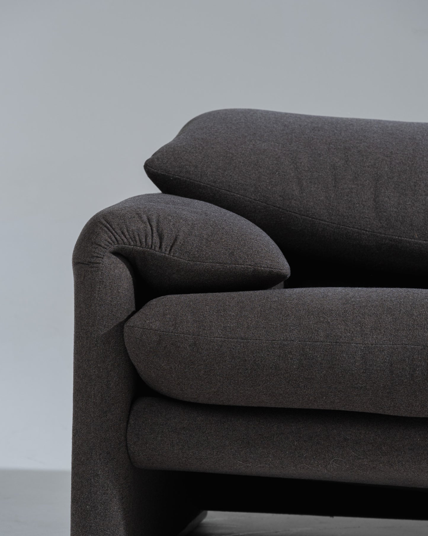 MARALUNGA GRAY SOFA, VICO MAGISTRETTI, 1970s