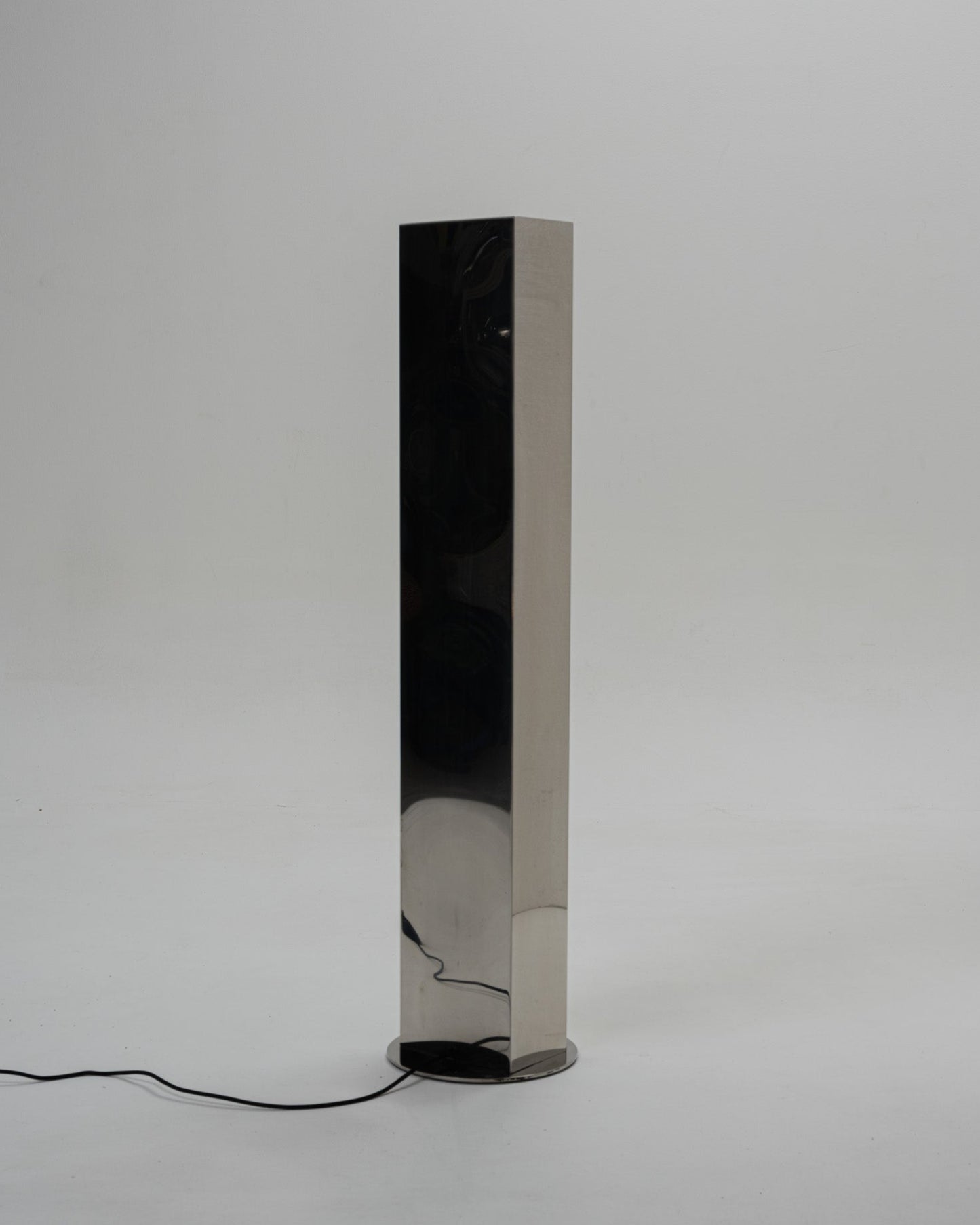 Arrow 120 floor lamp with diffuser