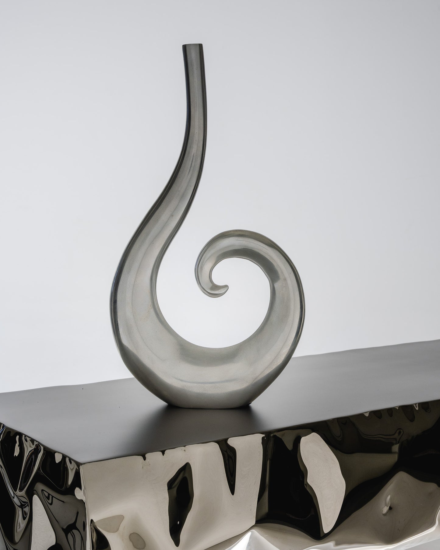 SOLIFLORE CURLY IN ALUMINUM, 1980s