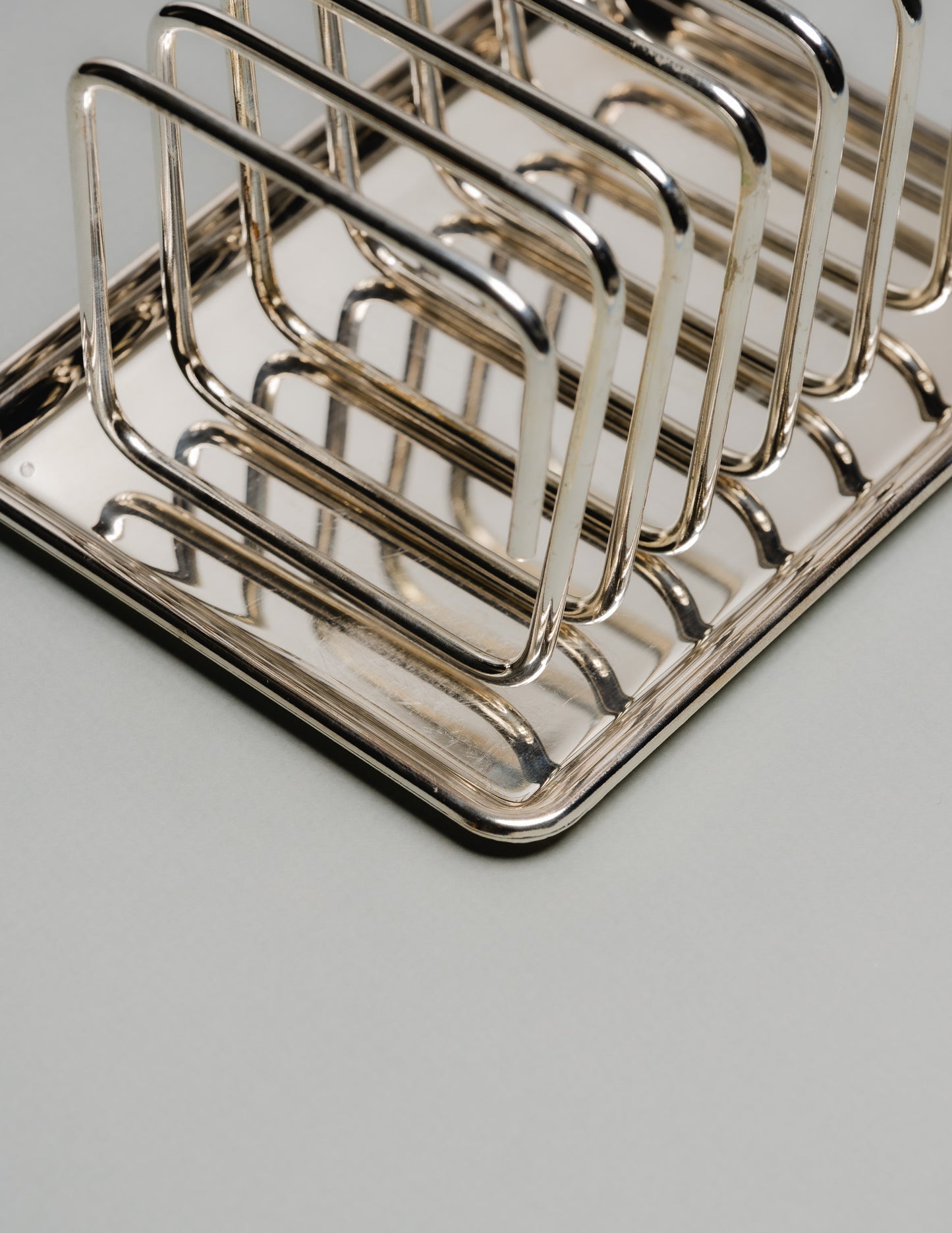PORTE-TOASTS EN MÉTAL ARGENTÉ, 1950s
