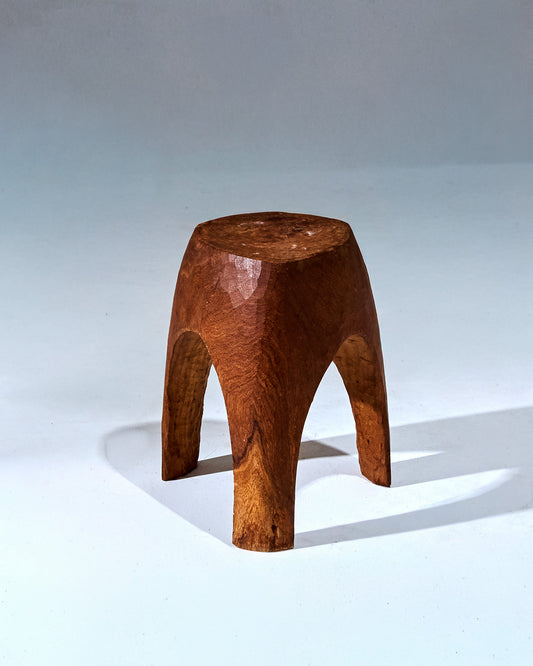 TABOURET TRIPODE EN BOIS