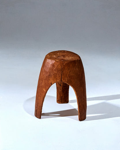 TABOURET TRIPODE EN BOIS