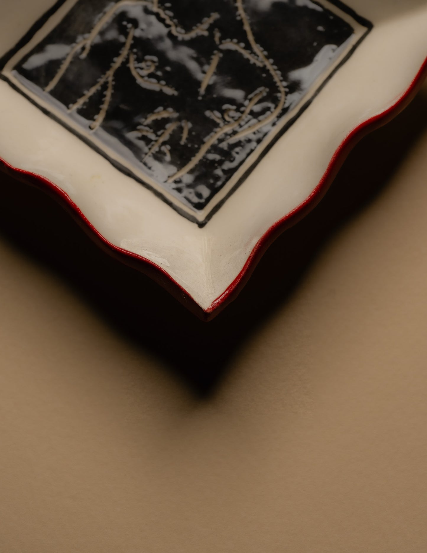 WHITE CERAMIC POCKET TRAY