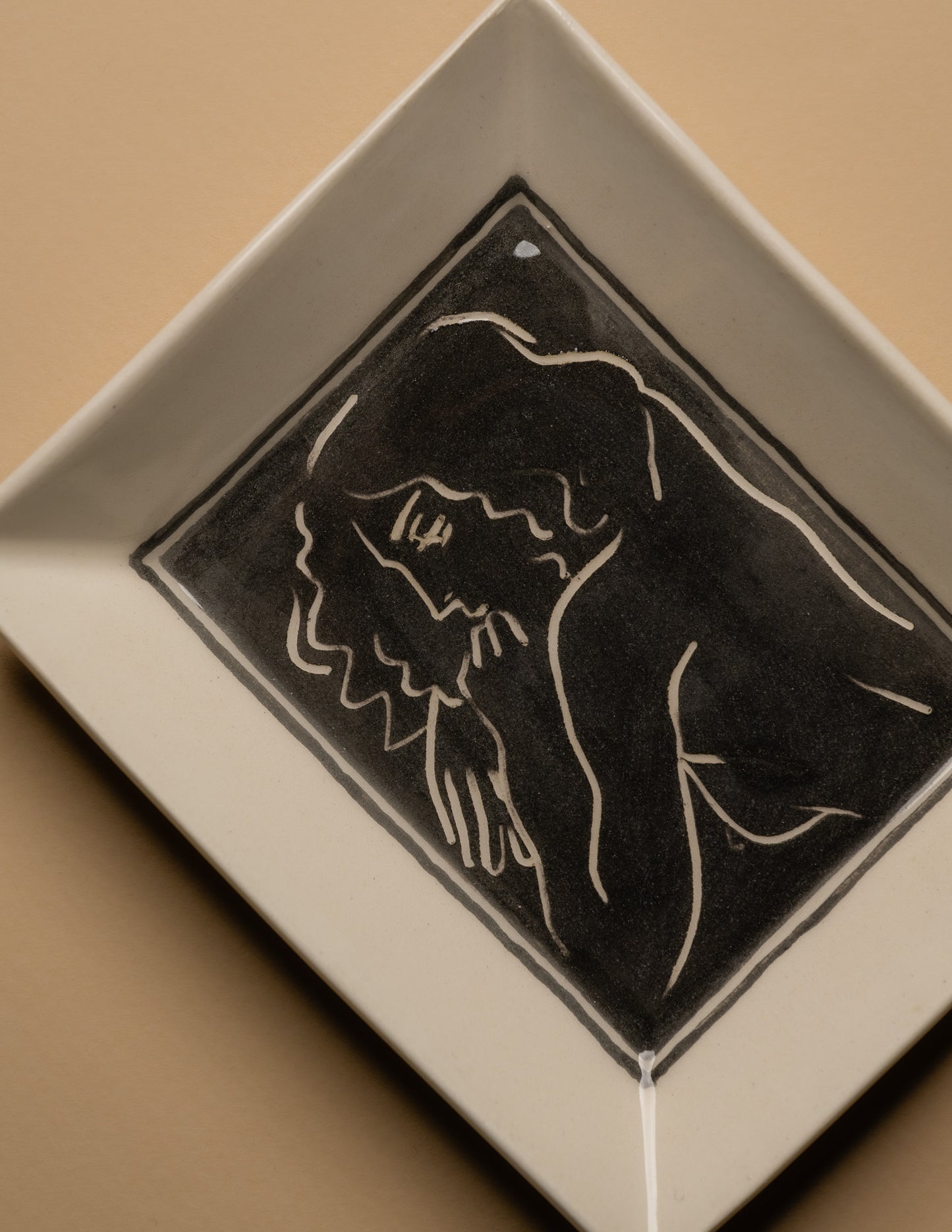 WHITE CERAMIC WOMEN POCKET TRAY