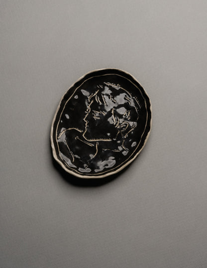 OVAL WHITE AND BLACK CERAMIC POCKET TRAY