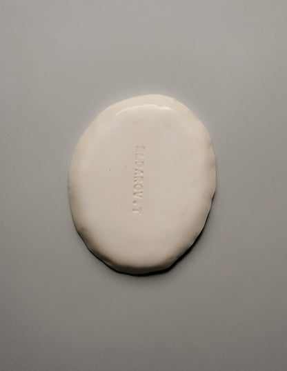 OVAL WHITE AND BLACK CERAMIC POCKET TRAY