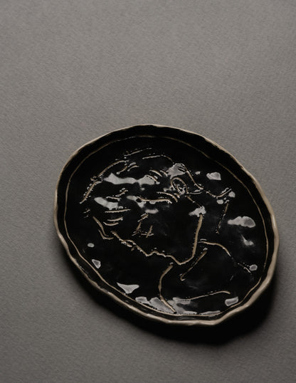 OVAL WHITE AND BLACK CERAMIC POCKET TRAY