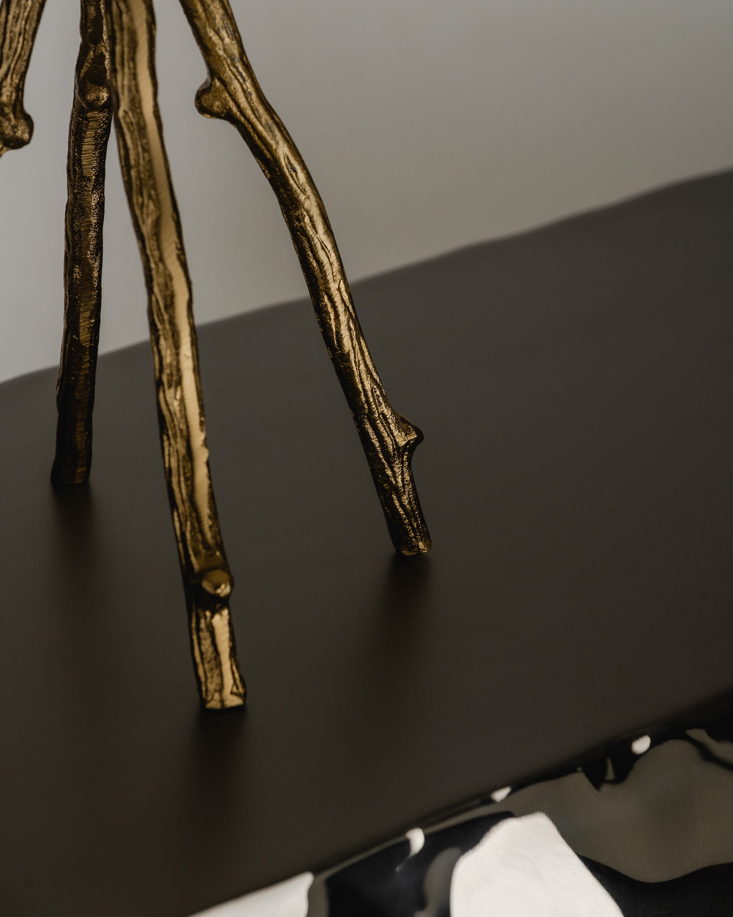 5-LIGHT BRUTALIST GOLD-PLATED METAL CHANDELIER, 1970s 