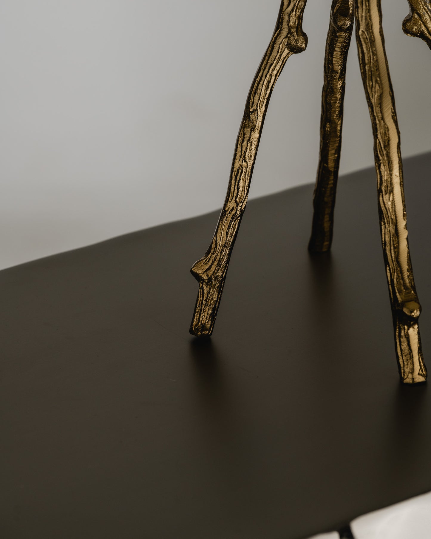 5-LIGHT BRUTALIST GOLD-PLATED METAL CHANDELIER, 1970s 