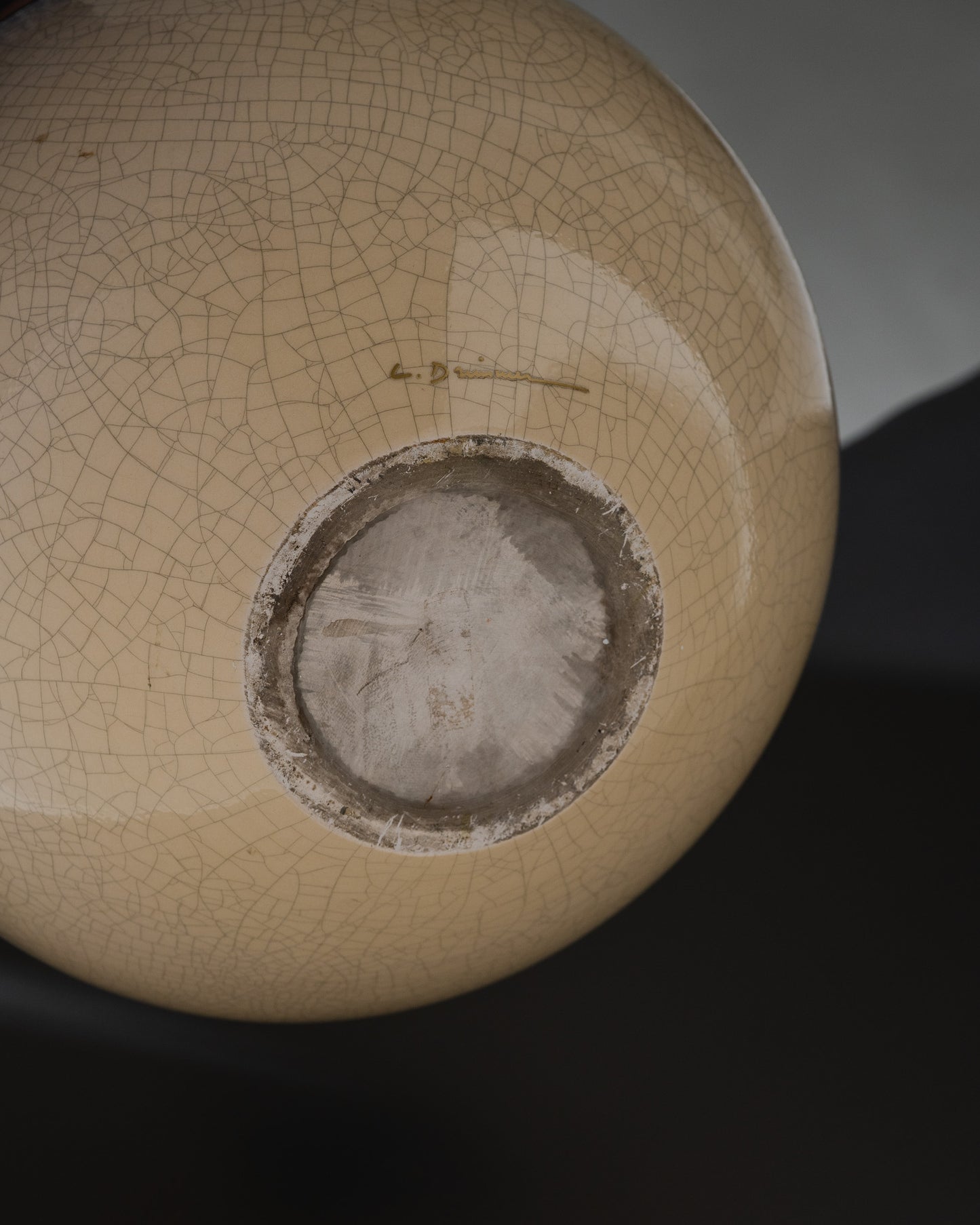 VASE BOULE EN CÉRAMIQUE CRAQUELÉE ET LAQUE NOIRE, L. DURAND, 1930s