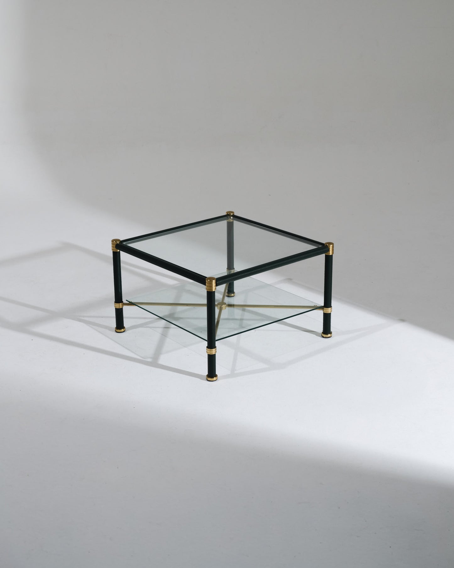 TABLE BASSE EN LAITON ET CUIR, 1950s