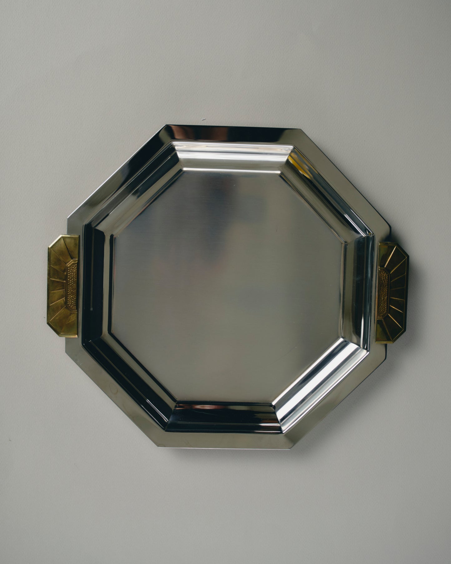 PLAT OCTOGONAL EN MÉTAL ET LAITON, JEAN COUZON, 1970s