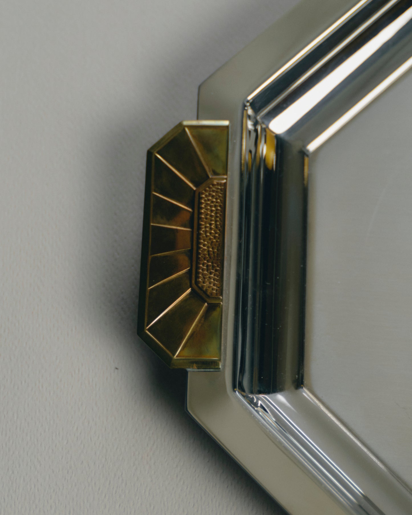 PLAT OCTOGONAL EN MÉTAL ET LAITON, JEAN COUZON, 1970s