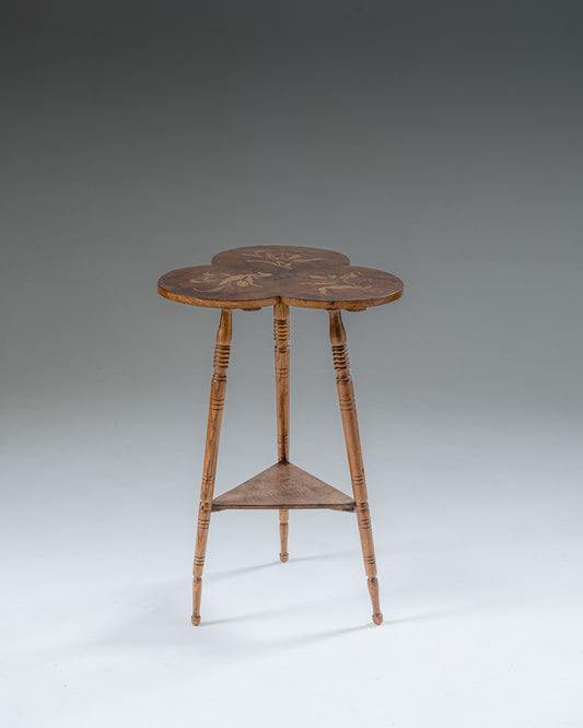 Art Nouveau clover-shaped tripod side table, circa 1910s