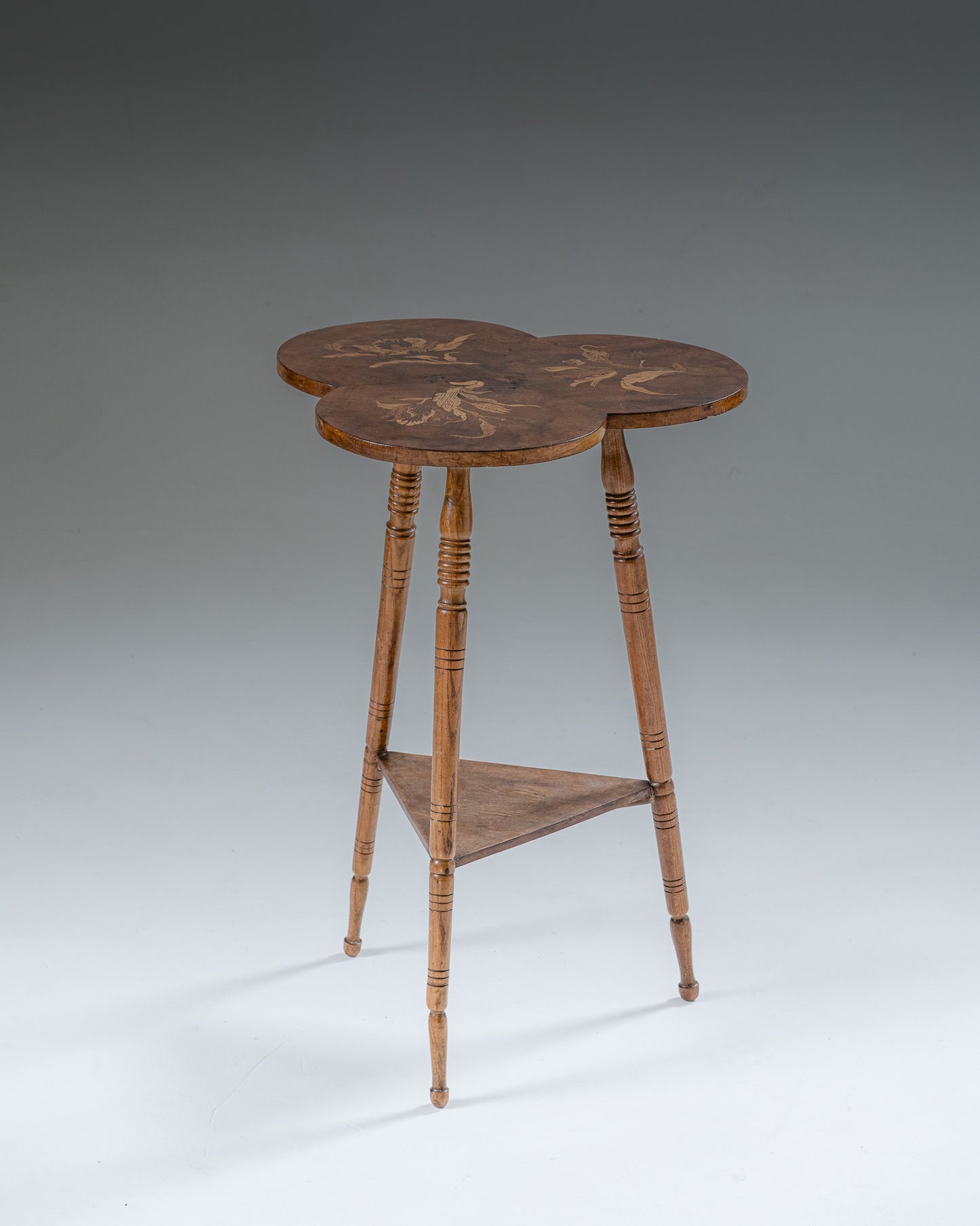 GUÉRIDON TRIPODE TRÈFLE ART NOUVEAU, CIRCA 1910s