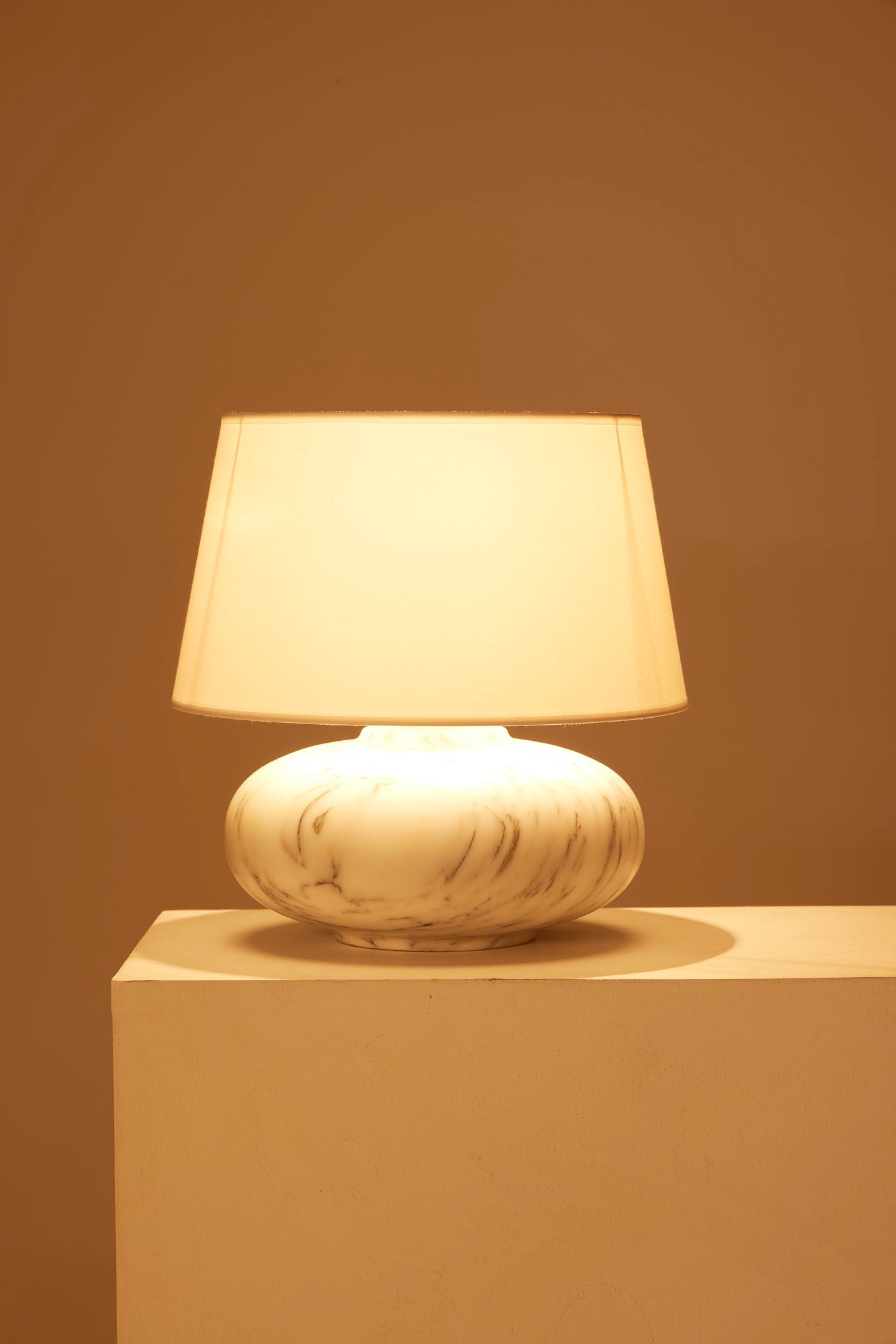 Pied de lampe en marbre italien
