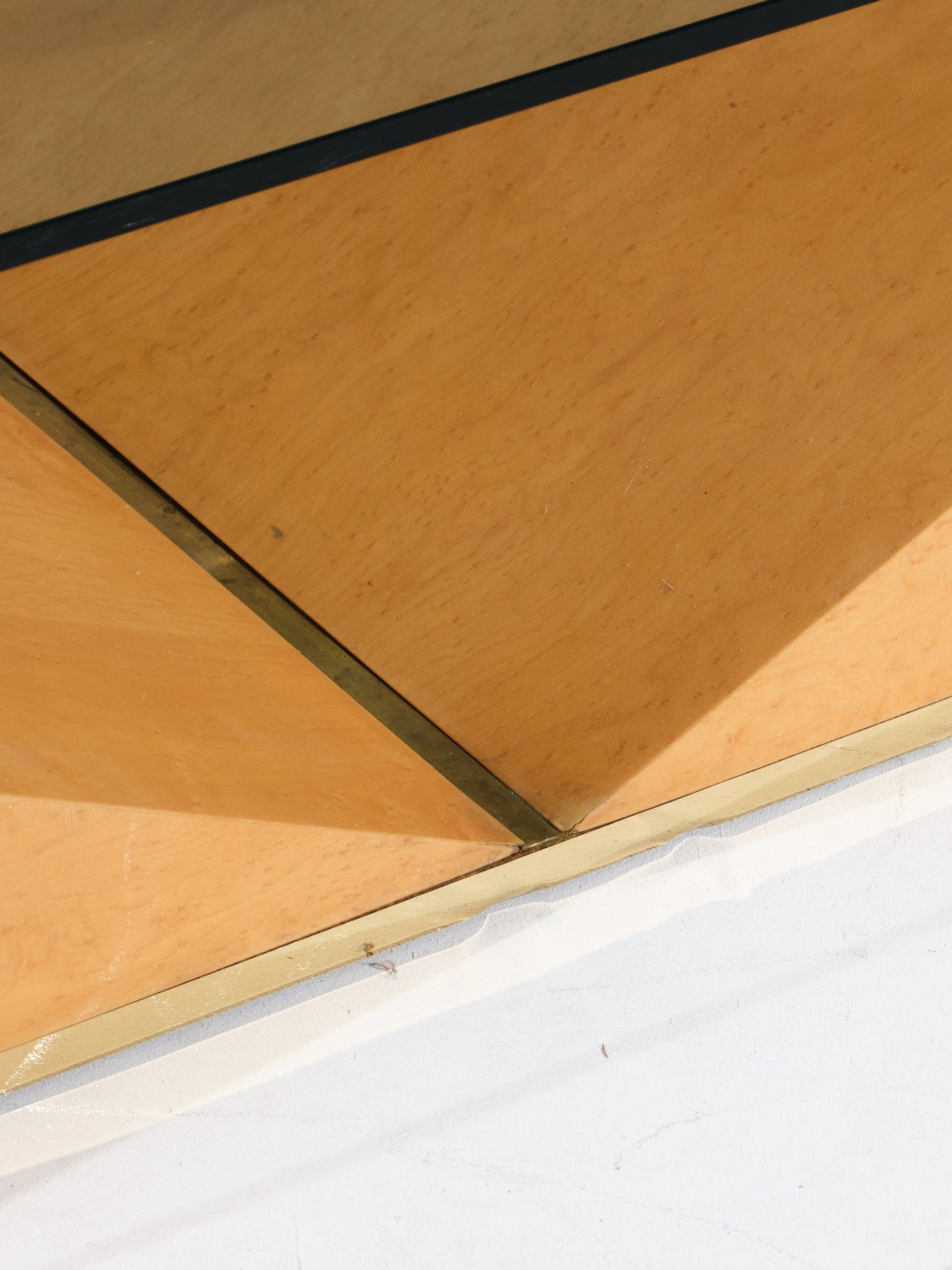 Elm burl and glass coffee table, Roche Bobois, 1980s