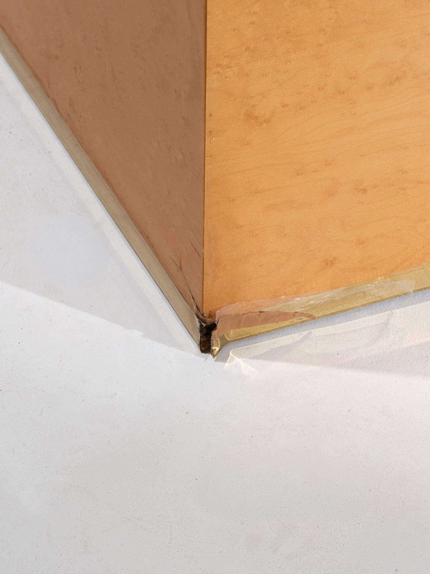 Elm burl and glass coffee table, Roche Bobois, 1980s