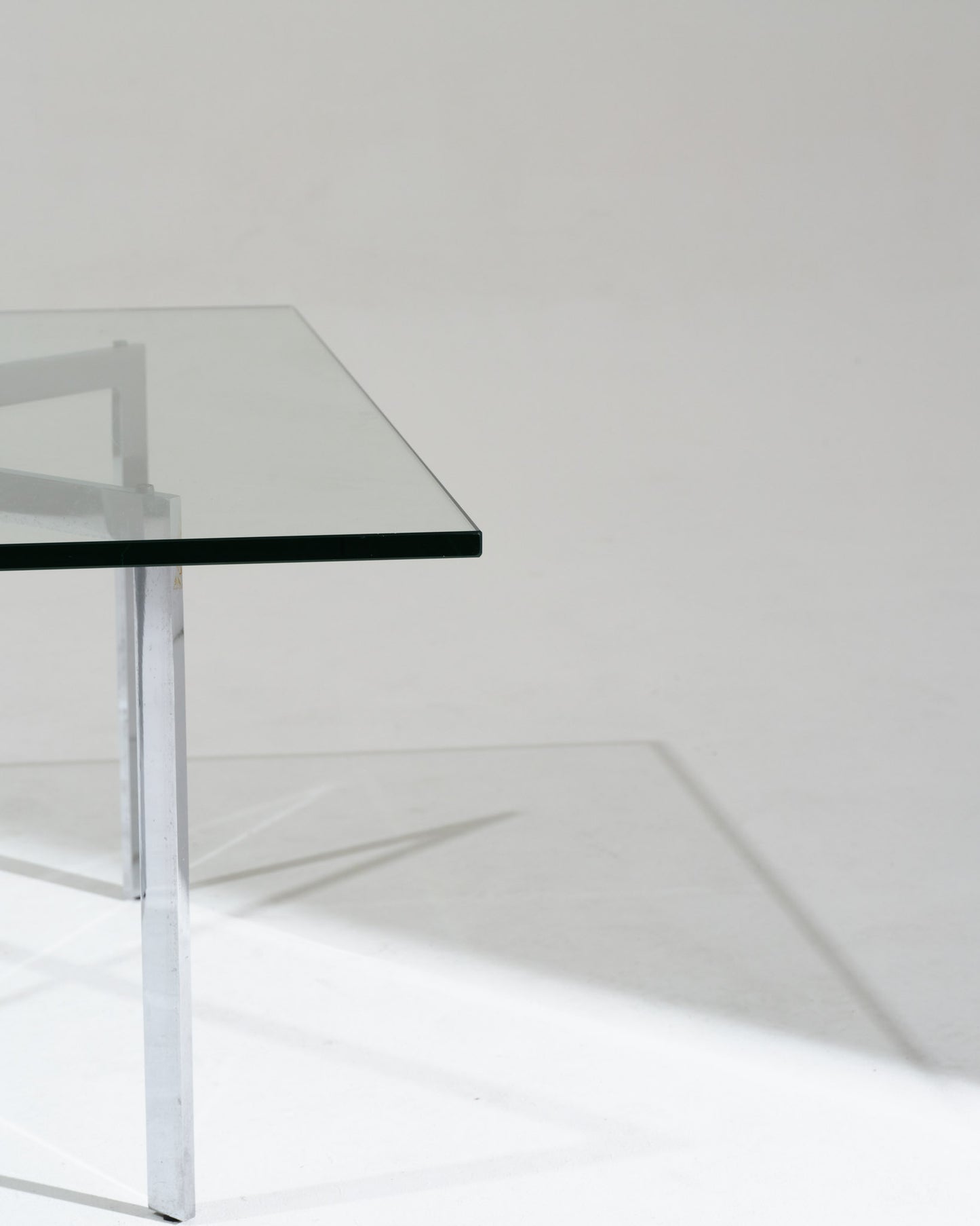 Barcelona coffee table, Ludwig Mies van der Rohe, 1920s 