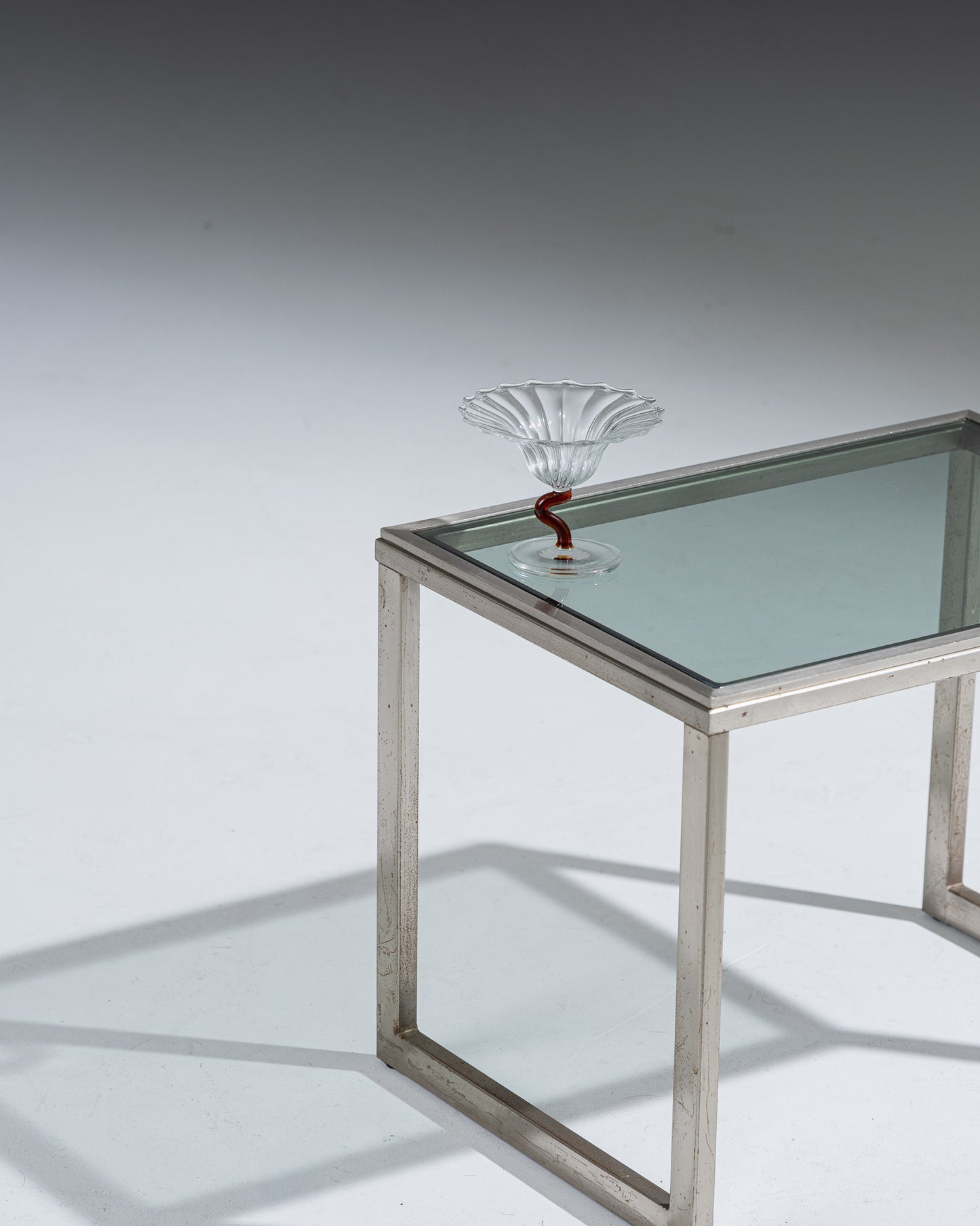 TABLE D'APPOINT EN ACIER ET VERRE