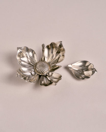 METAL FLOWER ASHTRAY