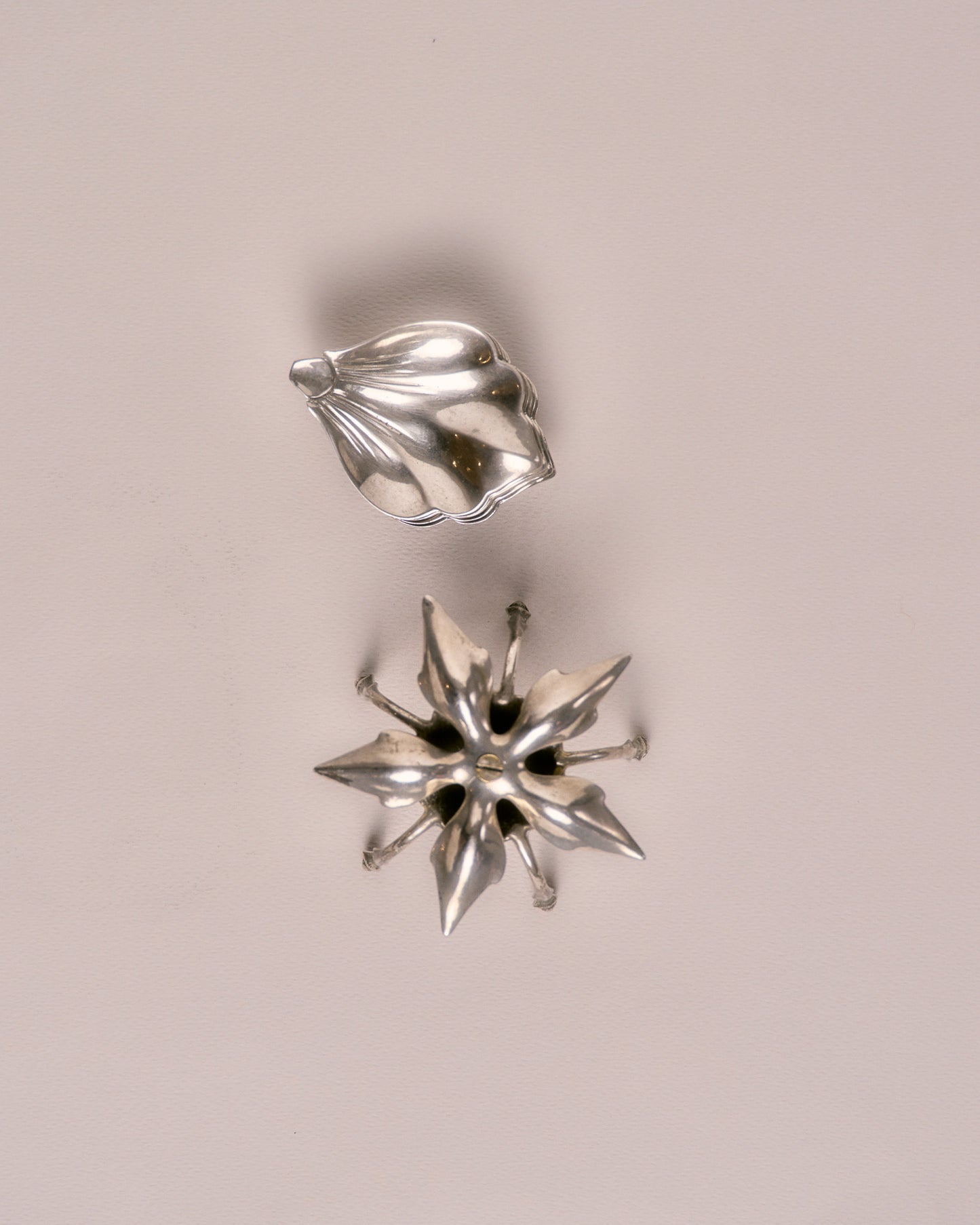 METAL FLOWER ASHTRAY