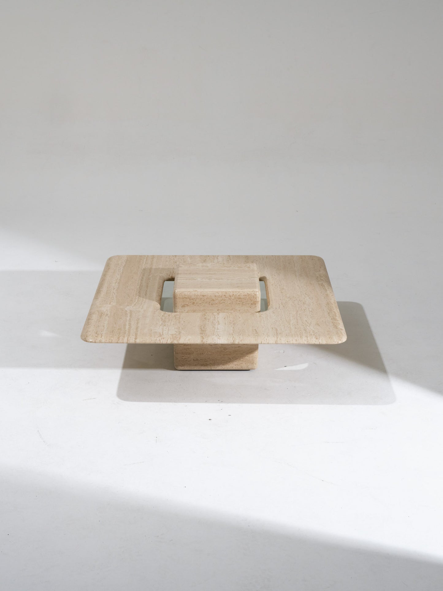 TABLE BASSE CARRÉE SATURNE EN TRAVERTIN, 1980s