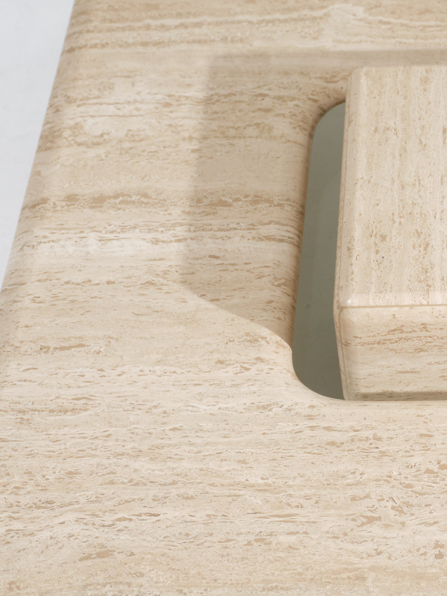 TABLE BASSE CARRÉE SATURNE EN TRAVERTIN, 1980s