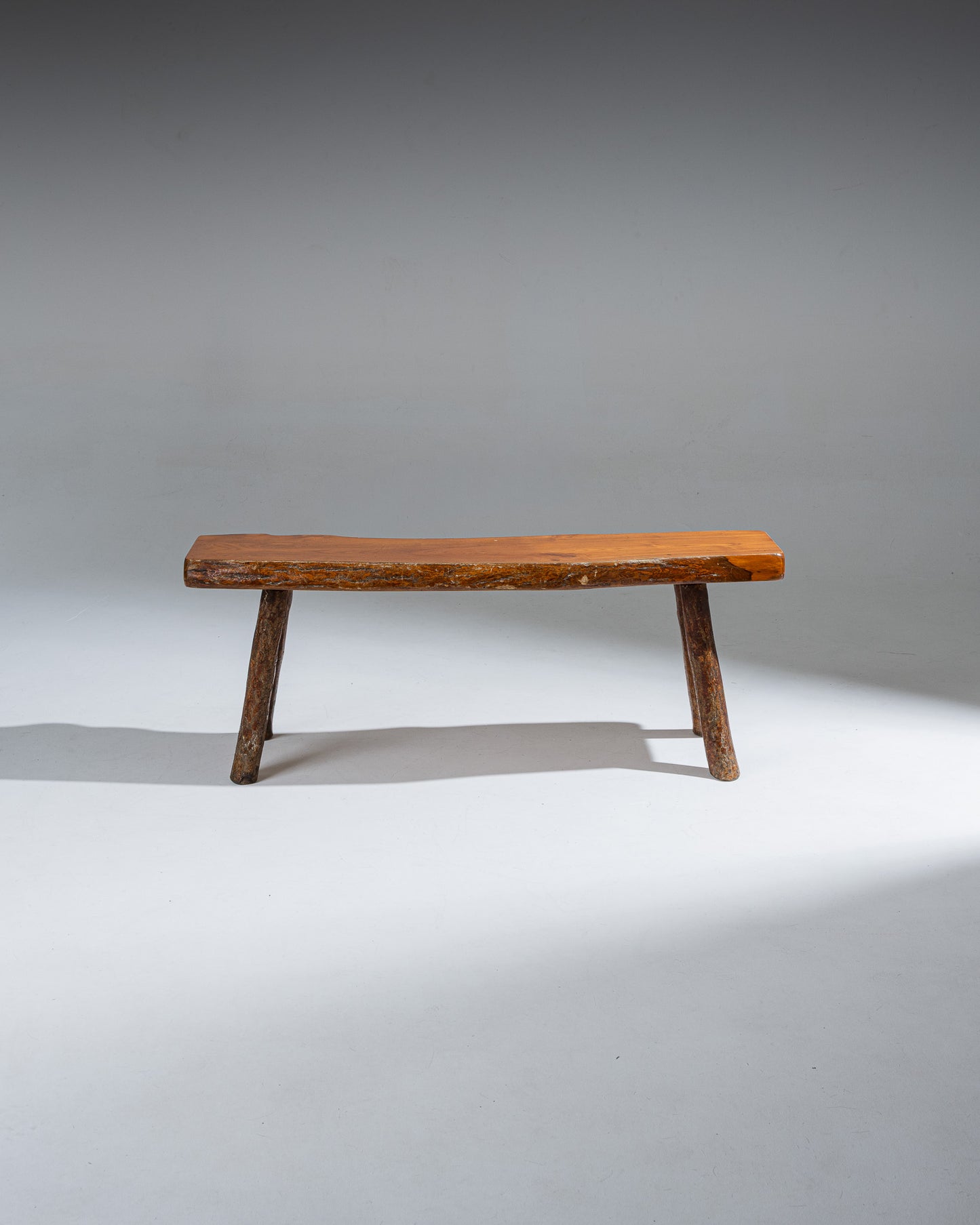 WOODEN BENCH