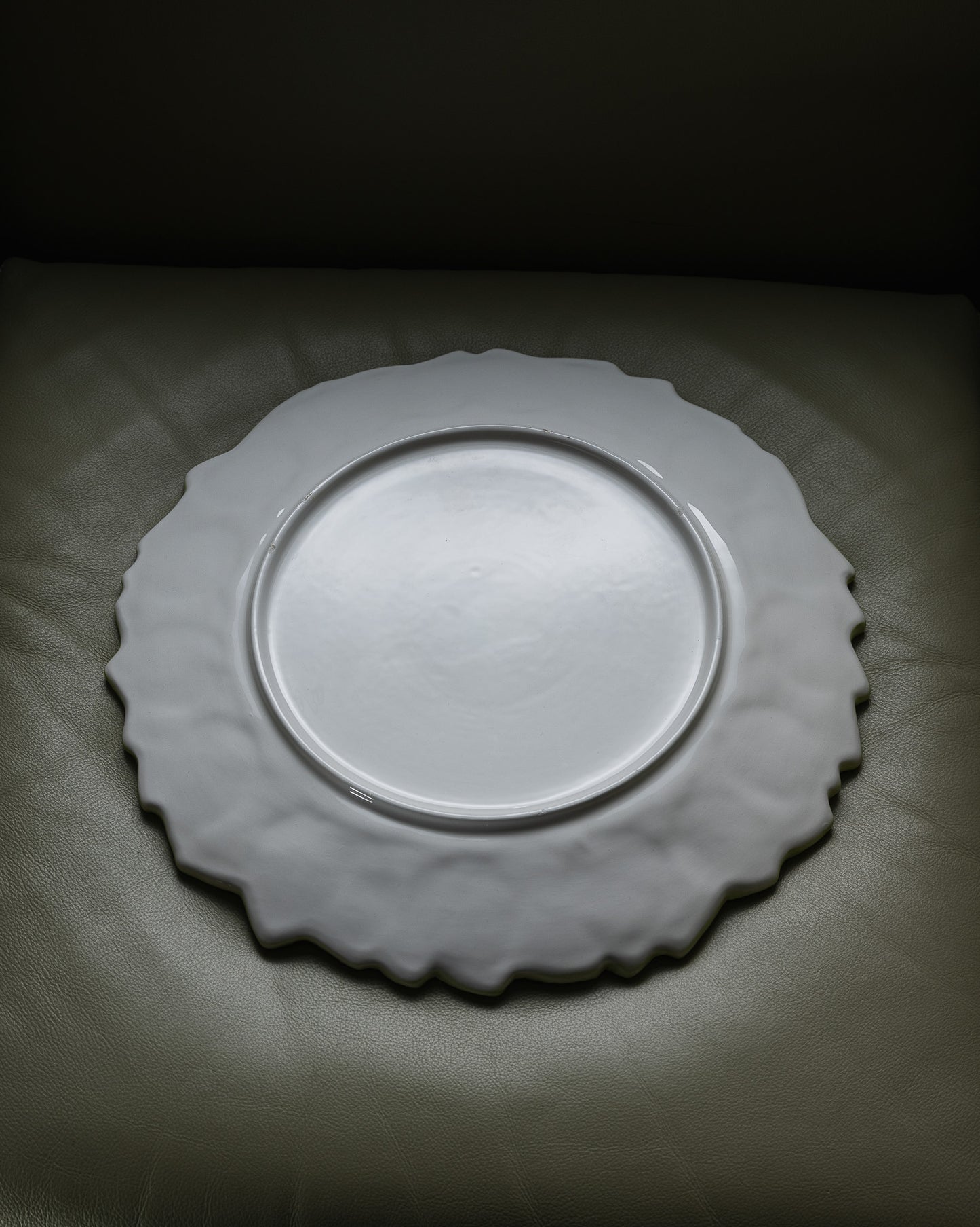 DECORATIVE PLATE