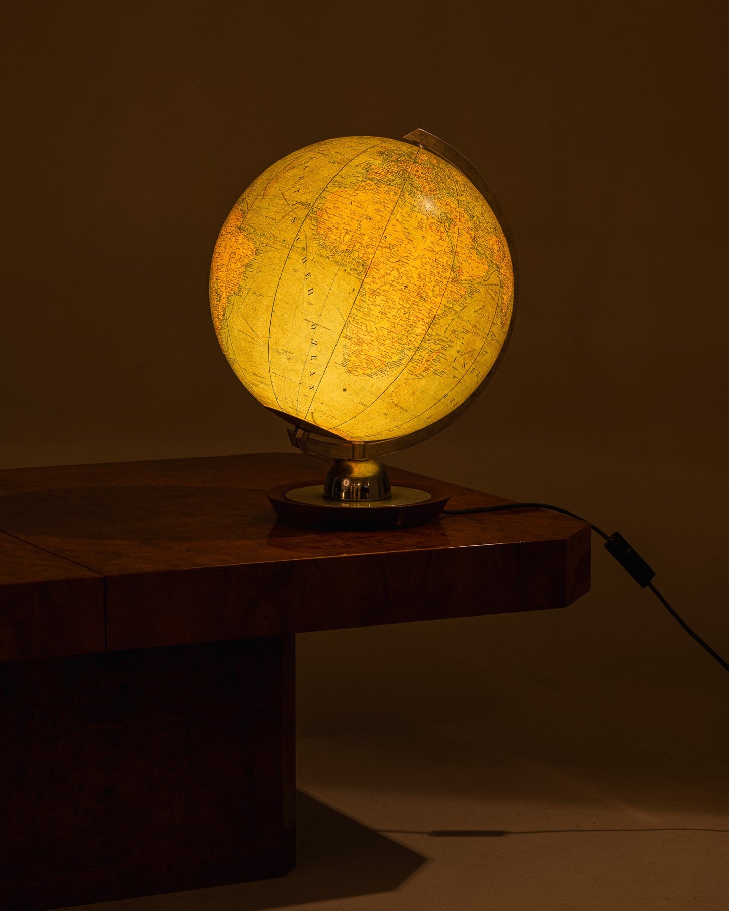 LUMINOUS EARTH GLOBE