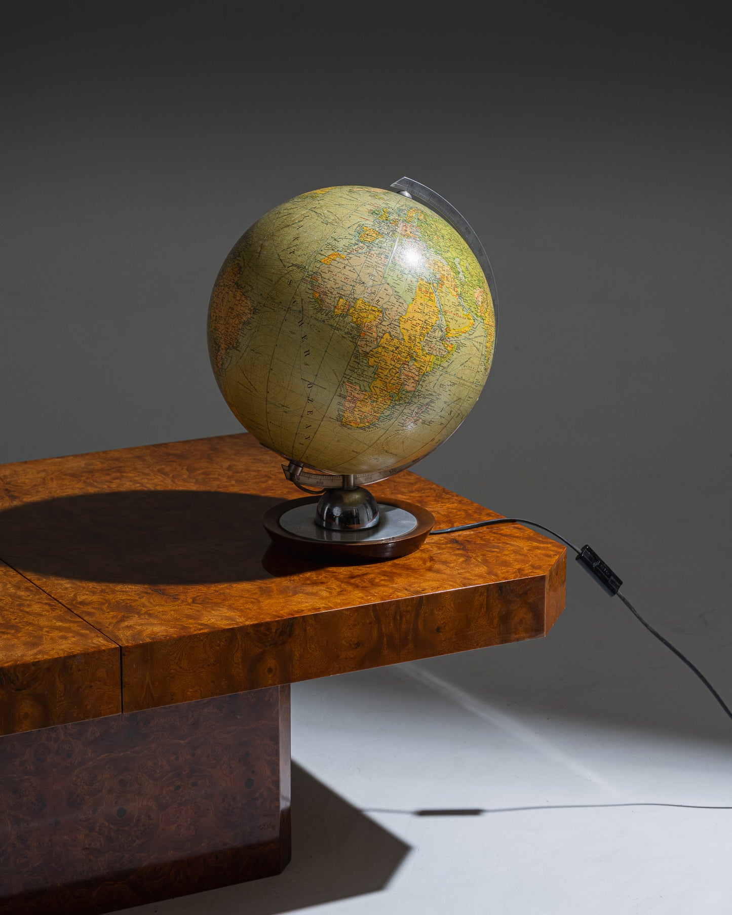 LUMINOUS EARTH GLOBE