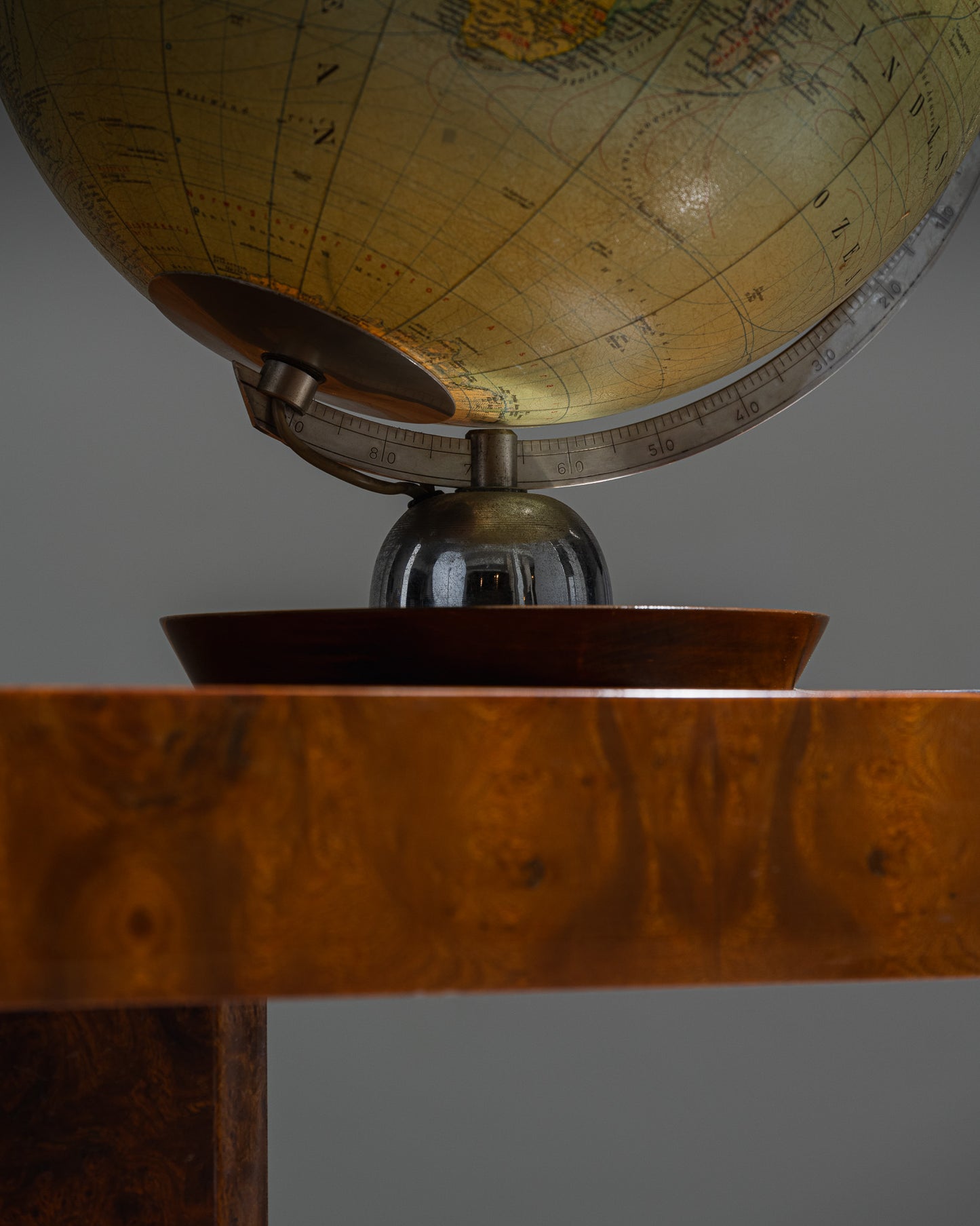 LUMINOUS EARTH GLOBE