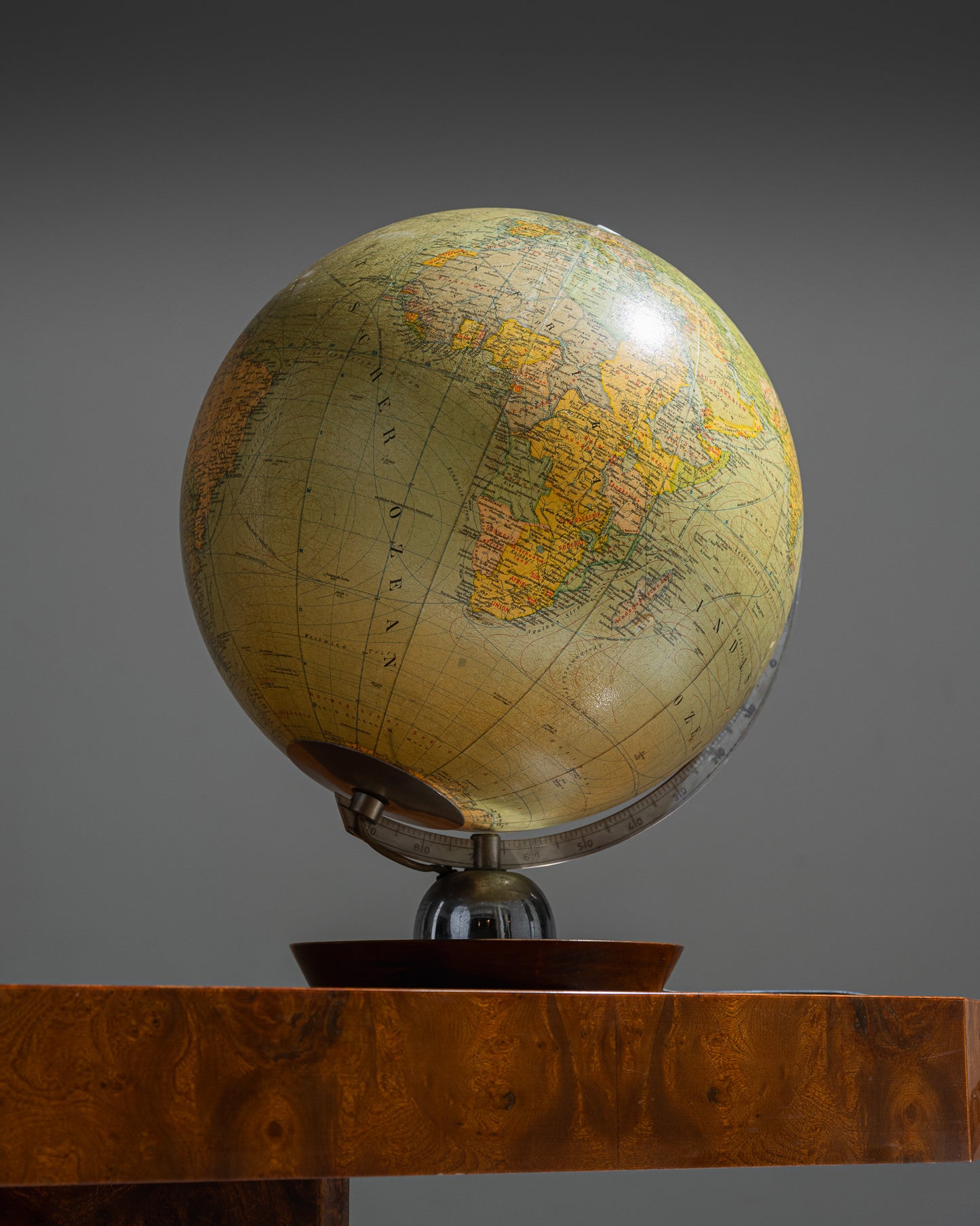 LUMINOUS EARTH GLOBE