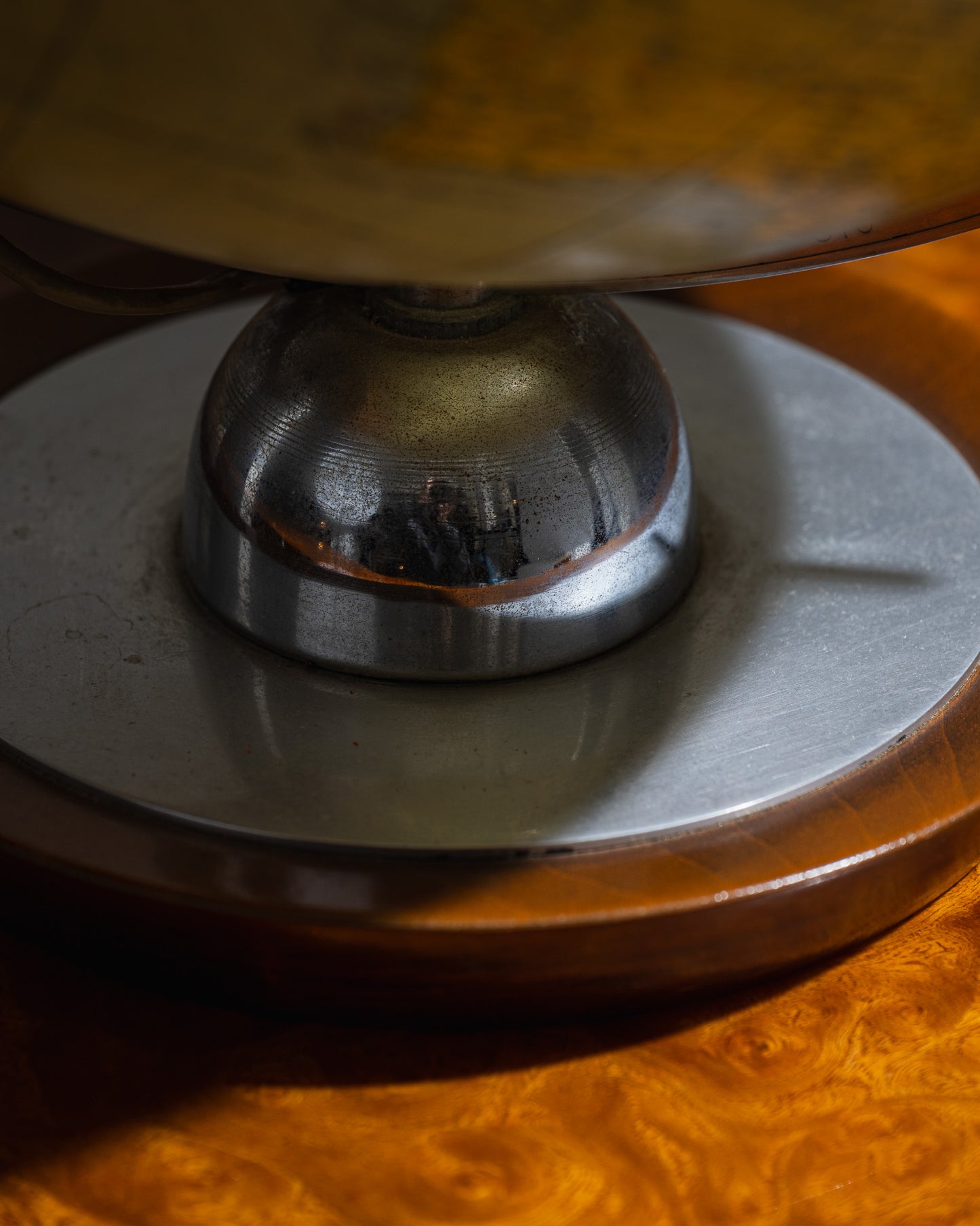 LUMINOUS EARTH GLOBE