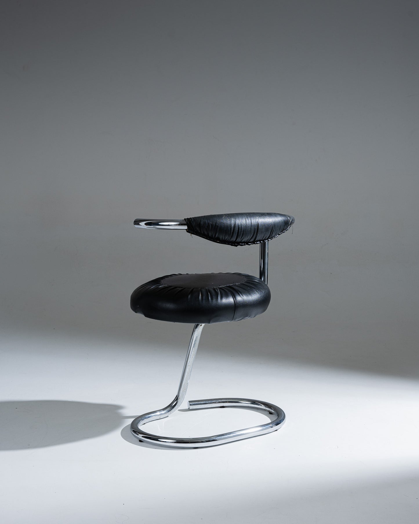 PAIR OF GIOTTO STOPPINO COBRA CHAIRS, 1970s