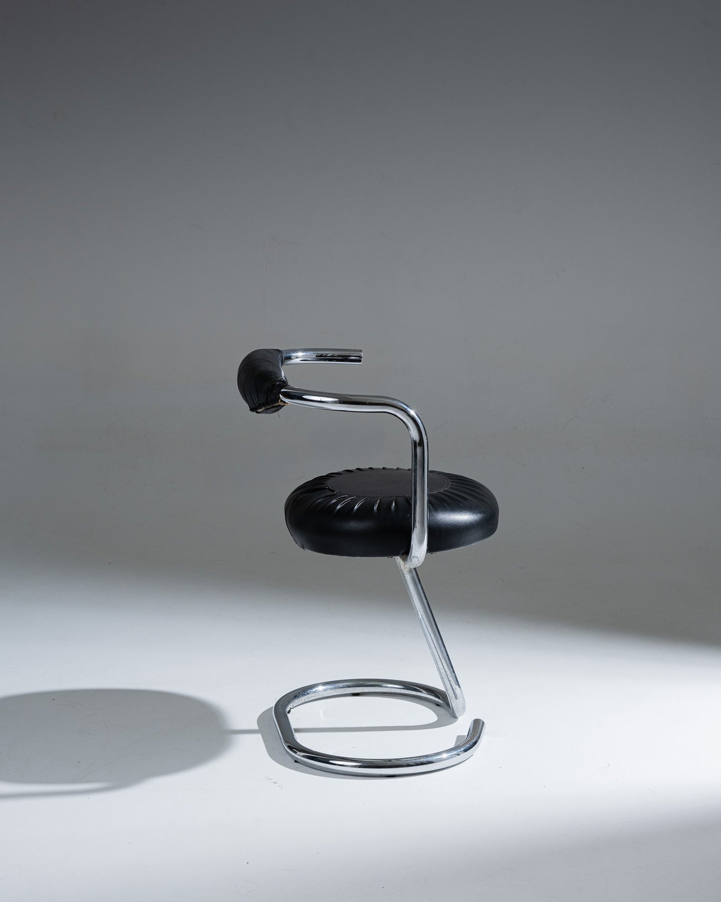 PAIR OF GIOTTO STOPPINO COBRA CHAIRS, 1970s