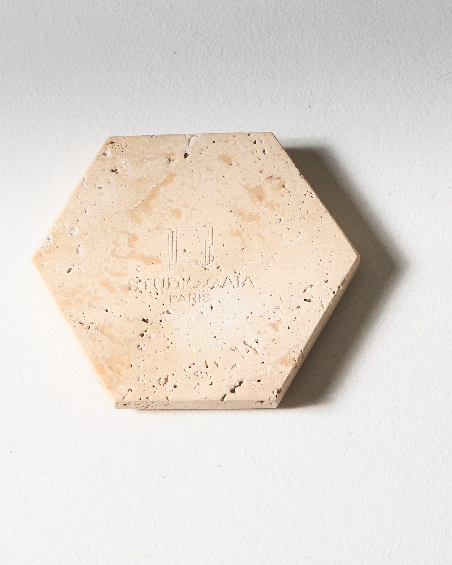 BOUGIE PARFUMÉE EN MARBRE, ONYX ET TRAVERTIN