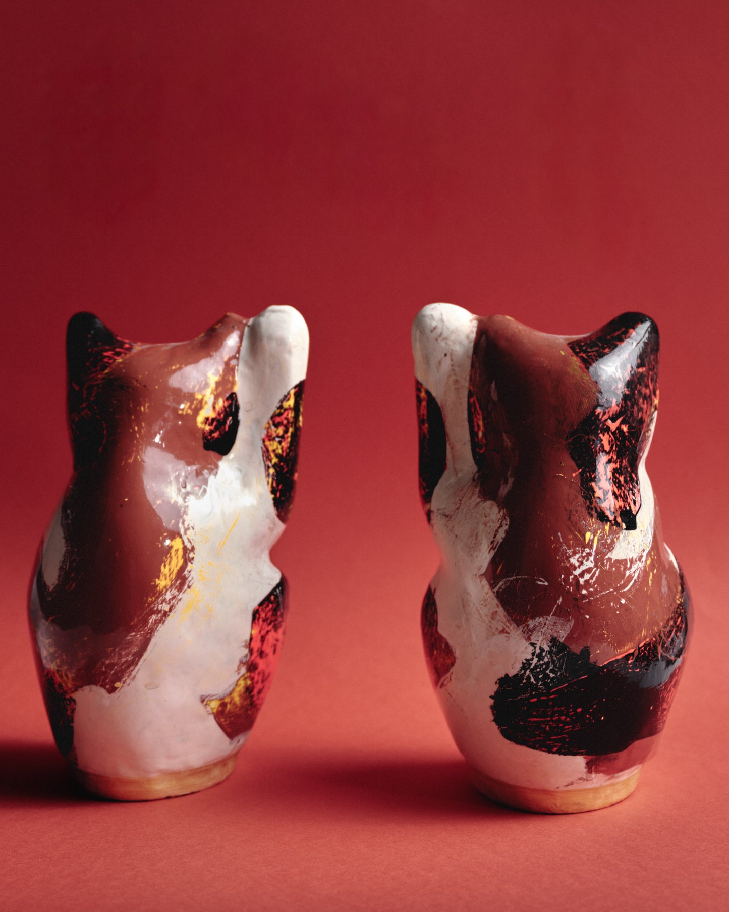 SCULPTURE DE PAIRE DE CHATS JAPONAIS EN PAPIER MÂCHÉ