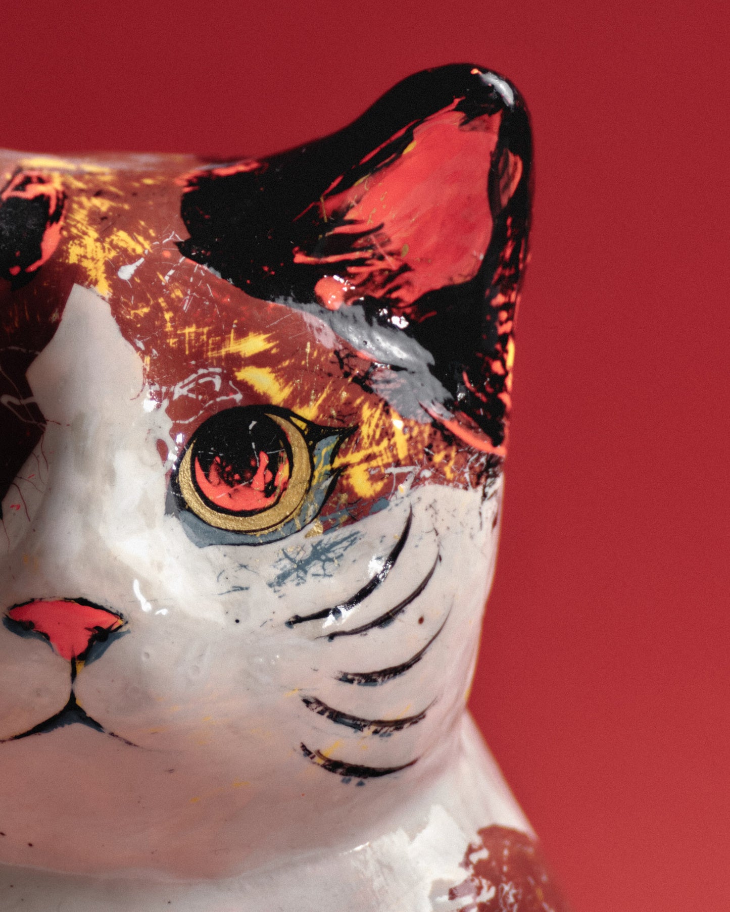 SCULPTURE DE PAIRE DE CHATS JAPONAIS EN PAPIER MÂCHÉ