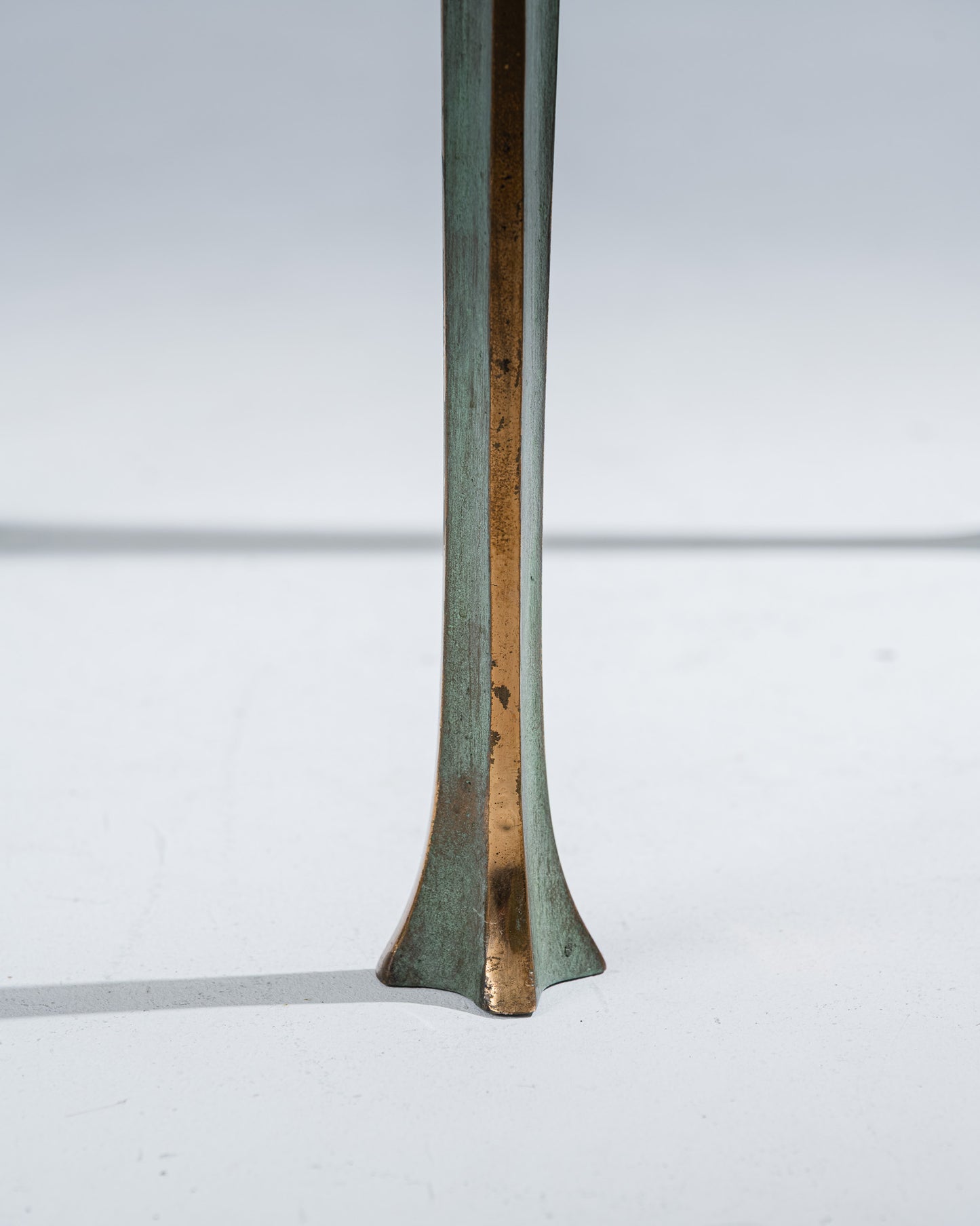 GUÉRIDON EN LAITON, ART DÉCO