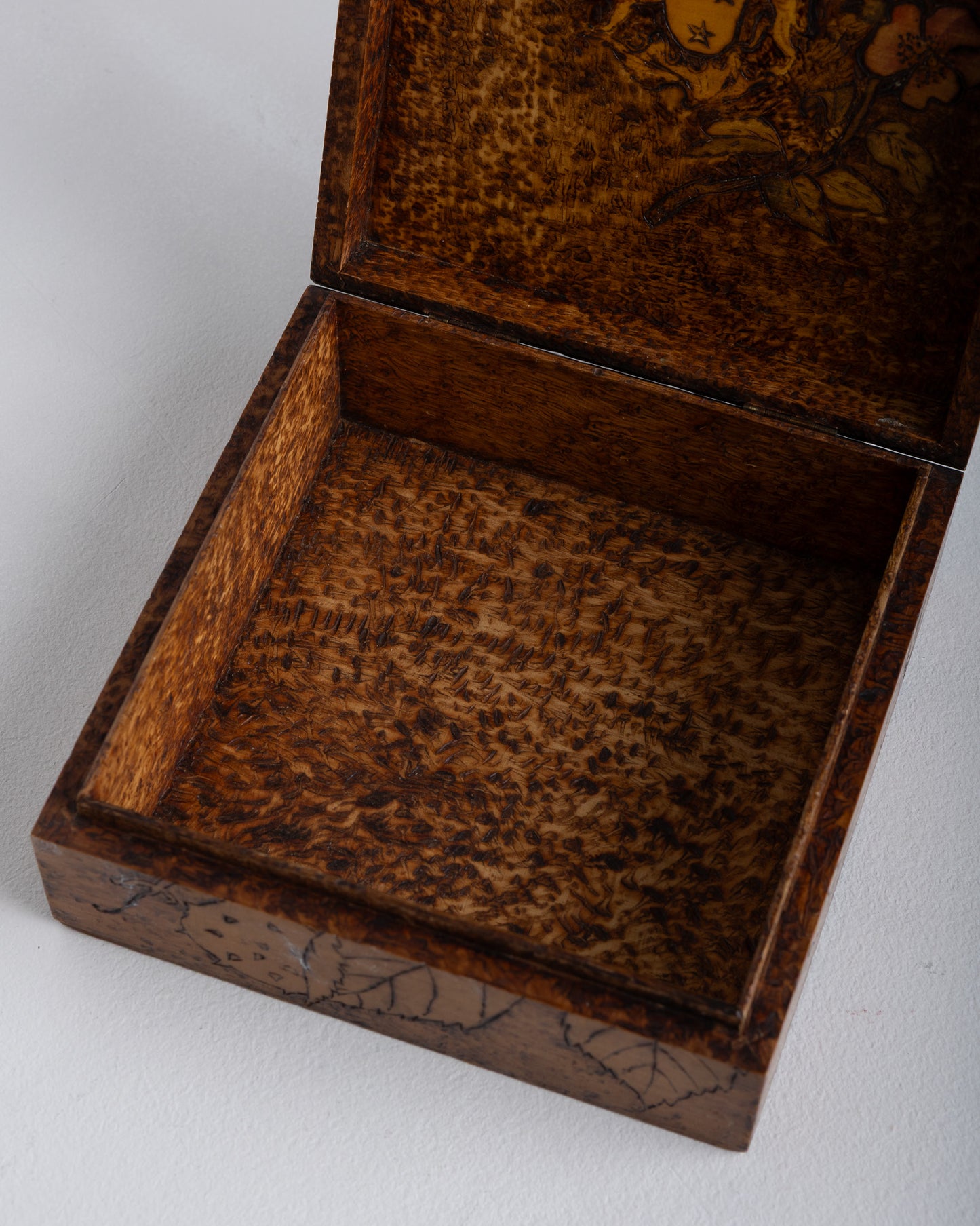 DECORATIVE WOODEN BOX, ART DECO, 1930s
