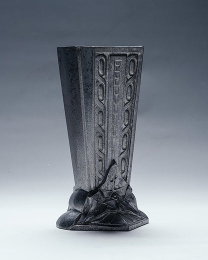 VASE ART DÉCO EN FONTE D'ALUMINIUM, 1930s