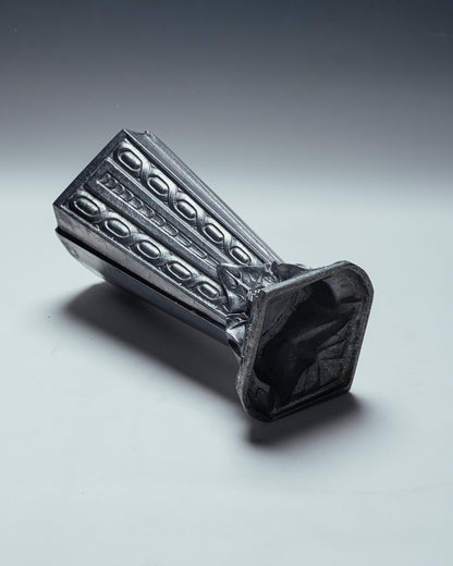 VASE ART DÉCO EN FONTE D'ALUMINIUM, 1930s