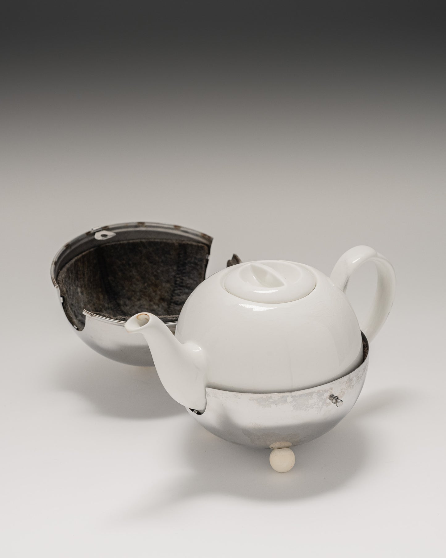 THÉIÈRE EN MÉTAL ET PORCELAINE, BREDEMEYER, 1980s
